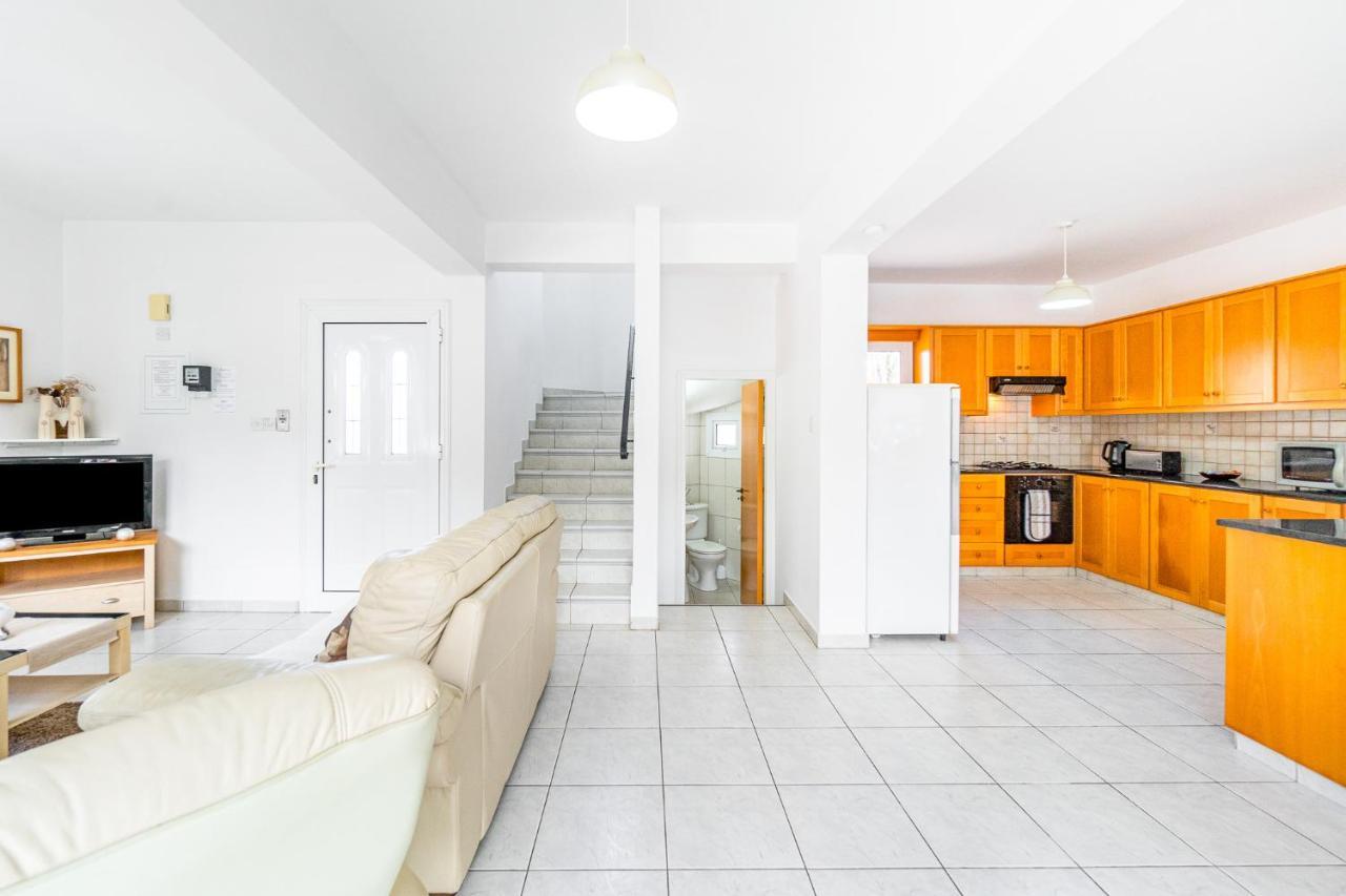 Villa Sunnyside Mandali By Ezoria Villas プロタラス エクステリア 写真