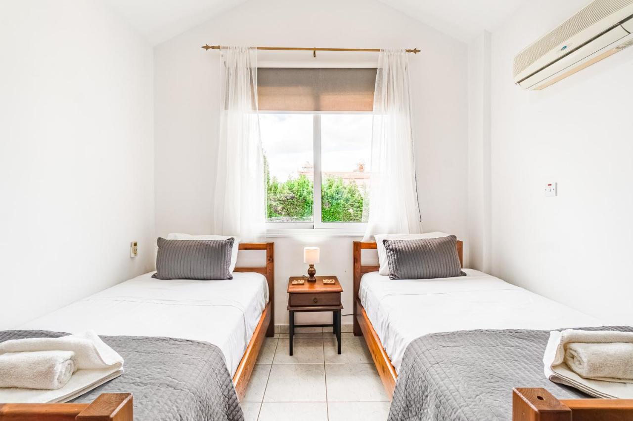 Villa Sunnyside Mandali By Ezoria Villas プロタラス エクステリア 写真